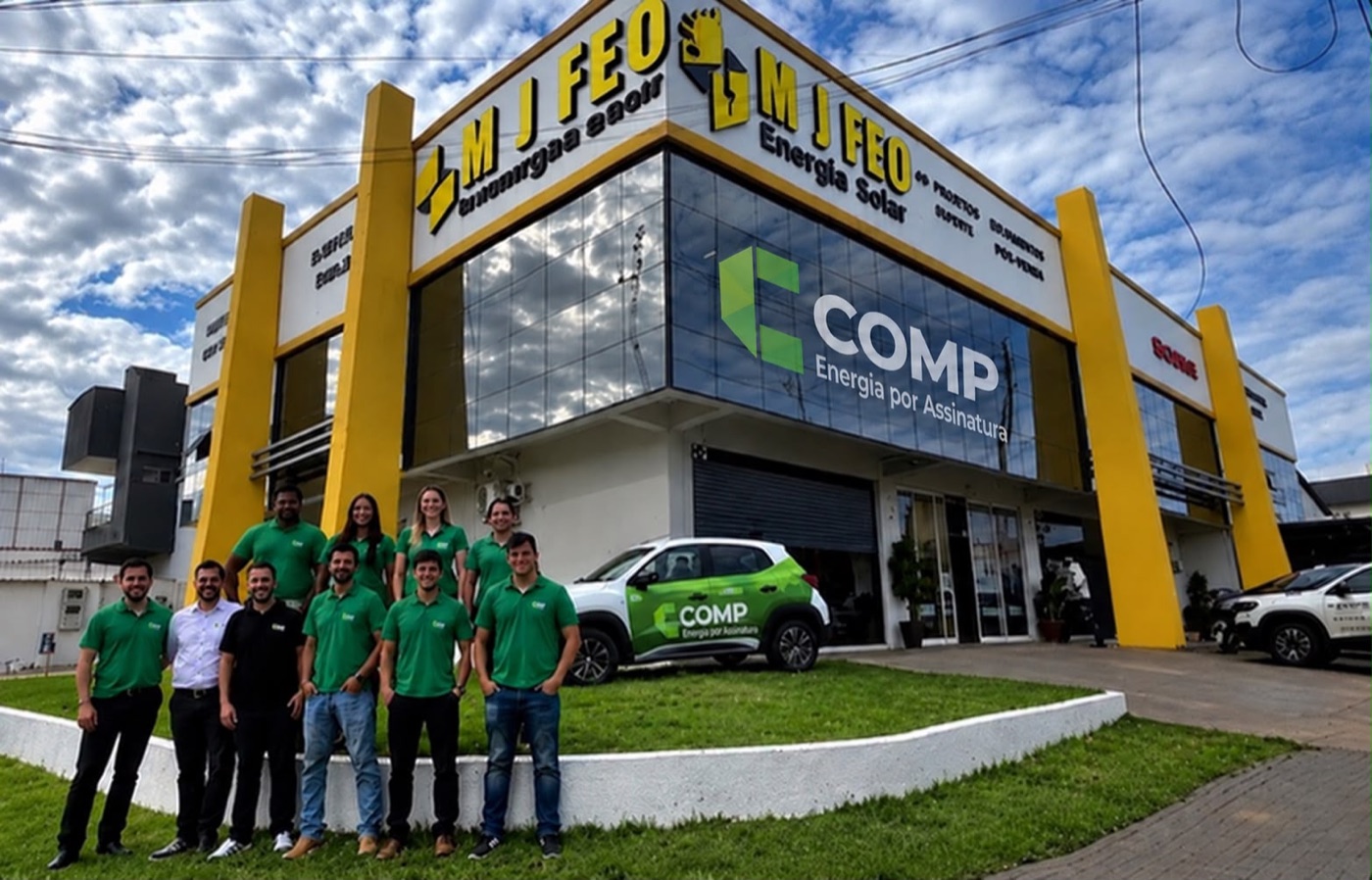 Equipe COMP Energia em frente à sede